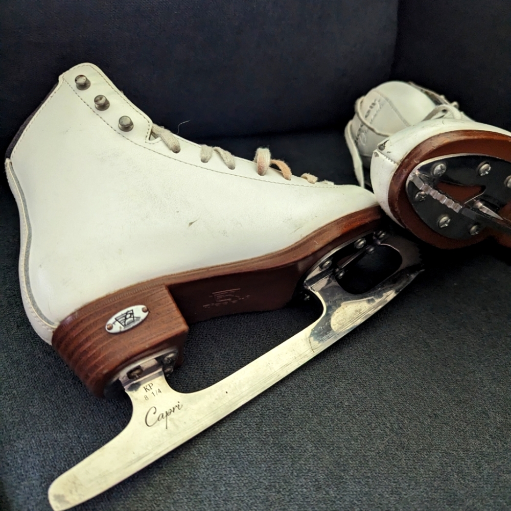 Size 1 ridell diamond figure skates